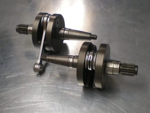 Remise en état du vilebrequin Rotax 125 avec remplacement de la bielle, révision complète et réalignement des masses.
